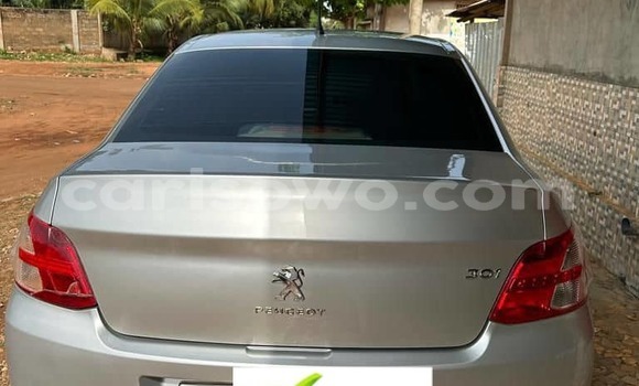 Sayi Na hannu Peugeot 301 Azurfa Mota in Cotonou a Benin