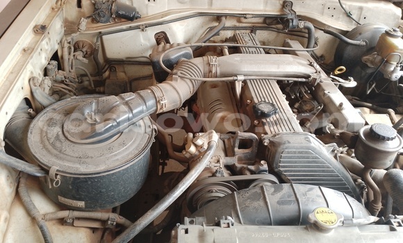 Sayi Na hannu Toyota Land Cruiser Azurfa Mota in Cotonou a Benin Sayi Na hannu Toyota Land Cruiser Azurfa Mota in Cotonou a Benin