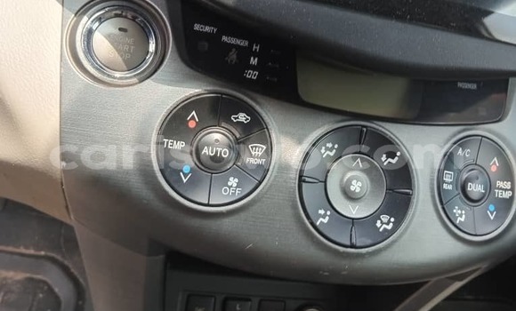 Acheter Occasion Voiture Toyota RAV4 Beige à Cotonou, Benin Acheter Occasion Voiture Toyota RAV4 Beige à Cotonou, Benin