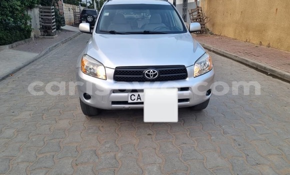 Sayi Na hannu Toyota RAV4 Azurfa Mota in Cotonou a Benin