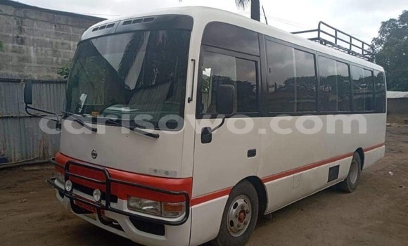 Acheter Occasion Voiture Nissan Urvan Blanc à Cotonou, Benin