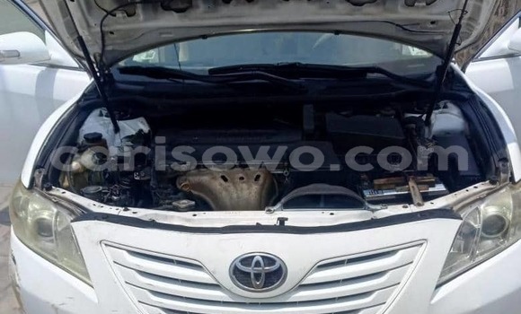 Ra Àlòkù Toyota Camry funfun Ọkọ̀ in Cotonou ni Benin Ra Àlòkù Toyota Camry funfun Ọkọ̀ in Cotonou ni Benin