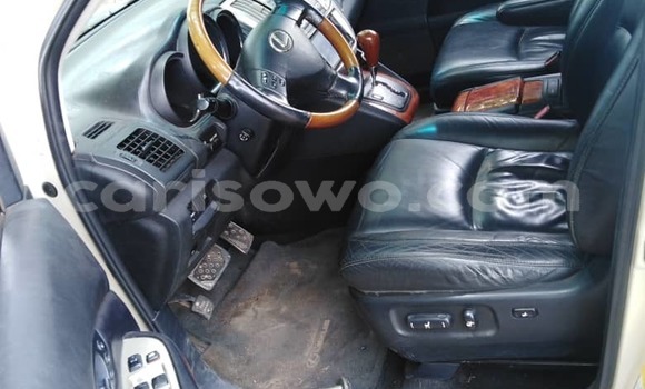 Sayi Na hannu Lexus RX 330 White Mota in Cotonou a Benin Sayi Na hannu Lexus RX 330 White Mota in Cotonou a Benin