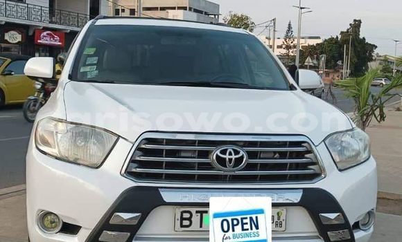 Acheter Occasion Voiture Toyota Highlander Blanc à Cotonou, Benin Acheter Occasion Voiture Toyota Highlander Blanc à Cotonou, Benin