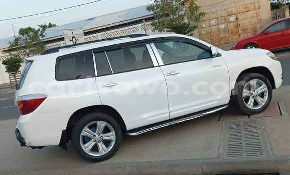 Acheter Occasion Voiture Toyota Highlander Blanc à Cotonou, Benin Acheter Occasion Voiture Toyota Highlander Blanc à Cotonou, Benin