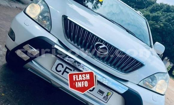 Sayi Na hannu Lexus RX 330 White Mota in Cotonou a Benin