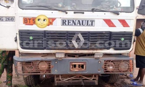 Sayi Na hannu Renault G300 White Babbar mota in Cotonou a Benin
