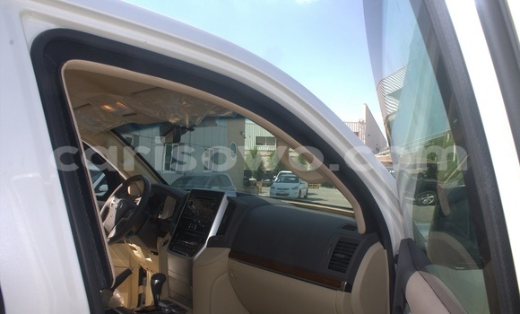 Acheter Neuf Voiture Toyota Land Cruiser Blanc à Cotonou, Benin Acheter Neuf Voiture Toyota Land Cruiser Blanc à Cotonou, Benin