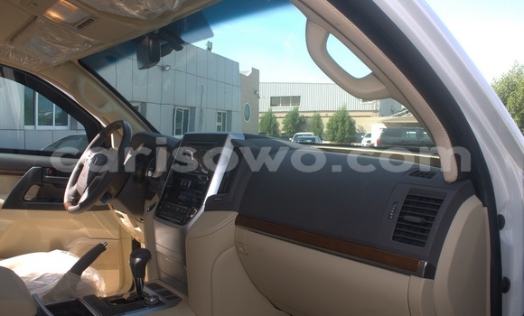 Acheter Neuf Voiture Toyota Land Cruiser Blanc à Cotonou, Benin Acheter Neuf Voiture Toyota Land Cruiser Blanc à Cotonou, Benin