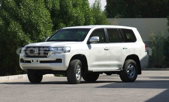 Acheter Neuf Voiture Toyota Land Cruiser Blanc à Cotonou, Benin Acheter Neuf Voiture Toyota Land Cruiser Blanc à Cotonou, Benin