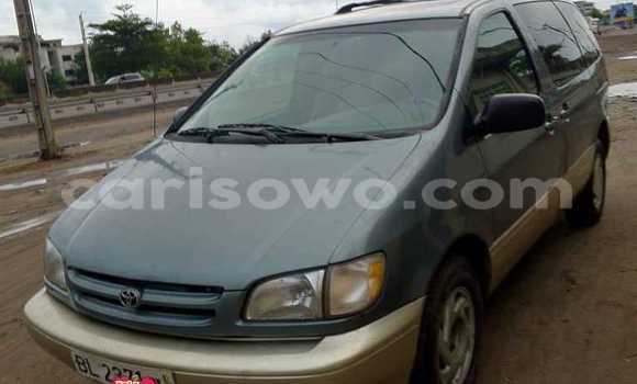 Sayi Na hannu Toyota Sienna Azurfa Mota in Cotonou a Benin Sayi Na hannu Toyota Sienna Azurfa Mota in Cotonou a Benin