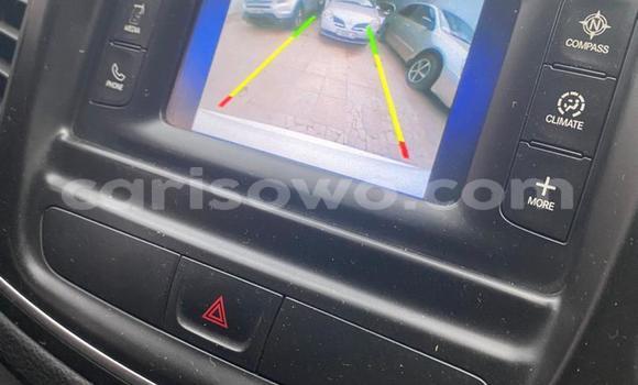 Sayi Na hannu Chrysler 200 White Mota in Cotonou a Benin Sayi Na hannu Chrysler 200 White Mota in Cotonou a Benin