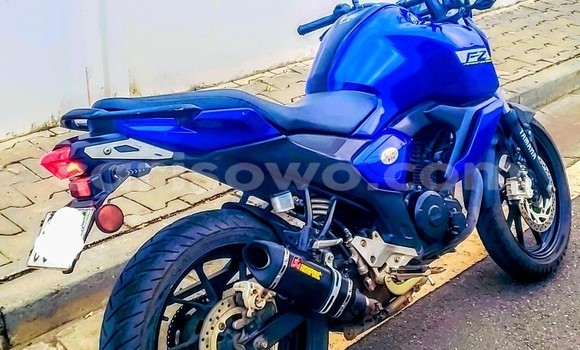 Sayi Na hannu Yamaha FZ Blue Motsi in Abomey Calavi a Benin