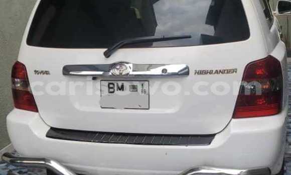 Ra Àlòkù Toyota Highlander funfun Ọkọ̀ in Cotonou ni Benin