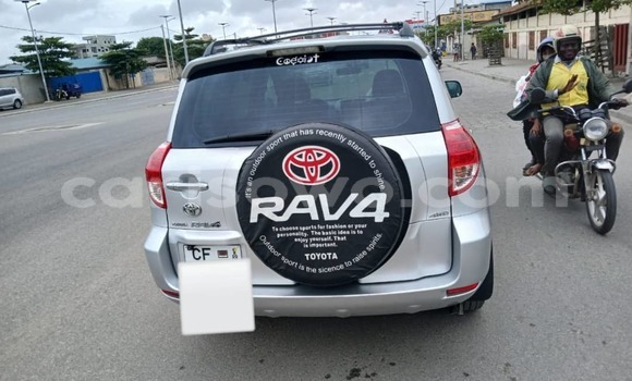 Ra Àlòkù Toyota RAV4 Silver Ọkọ̀ in Cotonou ni Benin Ra Àlòkù Toyota RAV4 Silver Ọkọ̀ in Cotonou ni Benin