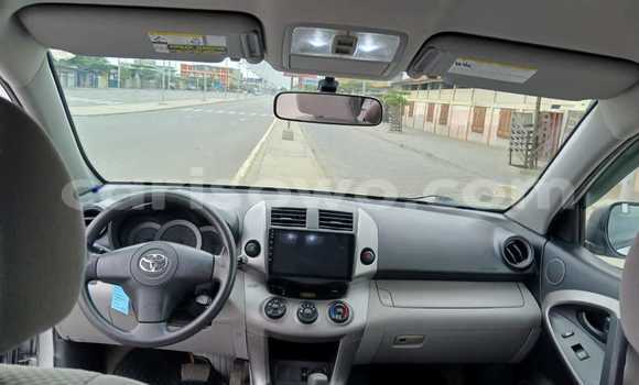Ra Àlòkù Toyota RAV4 Silver Ọkọ̀ in Cotonou ni Benin Ra Àlòkù Toyota RAV4 Silver Ọkọ̀ in Cotonou ni Benin