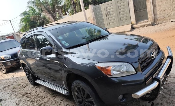 Ra Àlòkù Toyota RAV4 Alagara Ọkọ̀ in Cotonou ni Benin