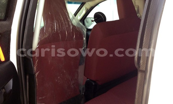 Acheter Neuf Voiture Toyota Hilux Blanc à Cotonou, Benin Acheter Neuf Voiture Toyota Hilux Blanc à Cotonou, Benin