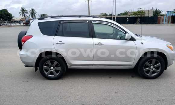 Ra Àlòkù Toyota RAV4 Silver Ọkọ̀ in Cotonou ni Benin Ra Àlòkù Toyota RAV4 Silver Ọkọ̀ in Cotonou ni Benin