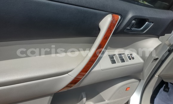 Buy Used Toyota Highlander Silver Car in Cotonou in Benign Buy Used Toyota Highlander Silver Car in Cotonou in Benign