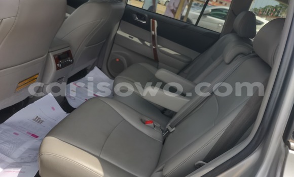 Buy Used Toyota Highlander Silver Car in Cotonou in Benign Buy Used Toyota Highlander Silver Car in Cotonou in Benign