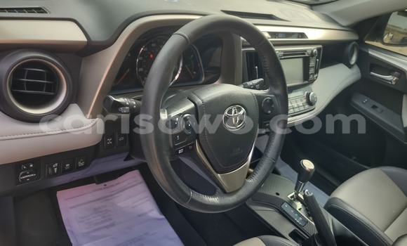 Sayi Na hannu Toyota RAV4 White Mota in Cotonou a Benin Sayi Na hannu Toyota RAV4 White Mota in Cotonou a Benin