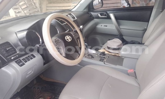 Ra Àlòkù Toyota Highlander Silver Ọkọ̀ in Cotonou ni Benin Ra Àlòkù Toyota Highlander Silver Ọkọ̀ in Cotonou ni Benin