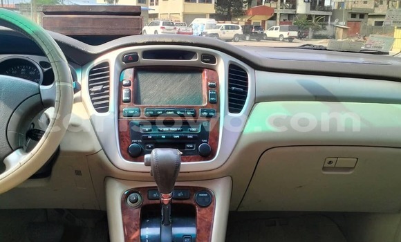 Ra Àlòkù Toyota Highlander Silver Ọkọ̀ in Cotonou ni Benin Ra Àlòkù Toyota Highlander Silver Ọkọ̀ in Cotonou ni Benin