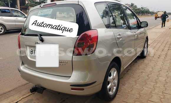 Acheter Occasion Voiture Toyota Corolla Verso Gris à Cotonou, Benin Acheter Occasion Voiture Toyota Corolla Verso Gris à Cotonou, Benin