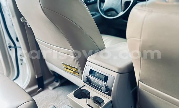 Sayi Na hannu Toyota Highlander White Mota in Cotonou a Benin Sayi Na hannu Toyota Highlander White Mota in Cotonou a Benin