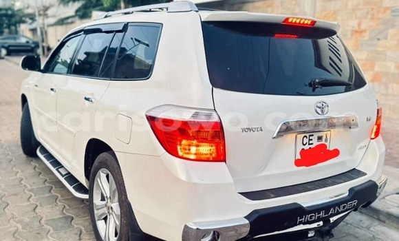 Sayi Na hannu Toyota Highlander White Mota in Cotonou a Benin Sayi Na hannu Toyota Highlander White Mota in Cotonou a Benin