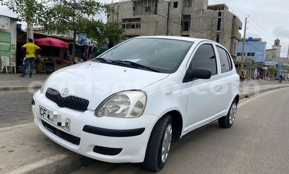 Ra Àlòkù Toyota Yaris funfun Ọkọ̀ in Cotonou ni Benin Ra Àlòkù Toyota Yaris funfun Ọkọ̀ in Cotonou ni Benin
