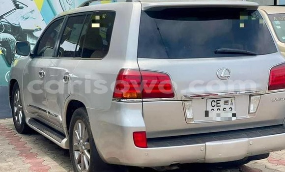 Sayi Na hannu Lexus LX 570 Azurfa Mota in Cotonou a Benin