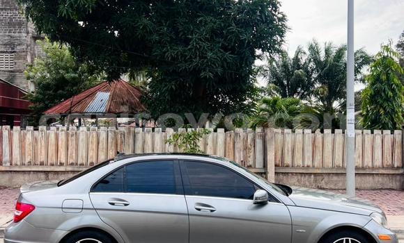 Sayi Na hannu Mercedes-Benz C–Class Azurfa Mota in Cotonou a Benin Sayi Na hannu Mercedes-Benz C–Class Azurfa Mota in Cotonou a Benin