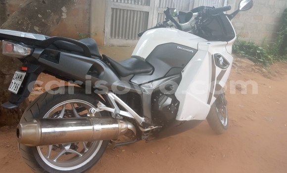 Acheter Occasion Moto BMW K 1300 Blanc à Abomey Calavi, Benin Acheter Occasion Moto BMW K 1300 Blanc à Abomey Calavi, Benin
