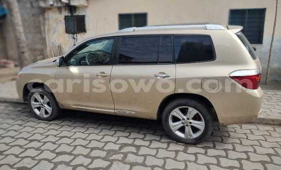 Sayi Na hannu Toyota Highlander Azurfa Mota in Cotonou a Benin Sayi Na hannu Toyota Highlander Azurfa Mota in Cotonou a Benin