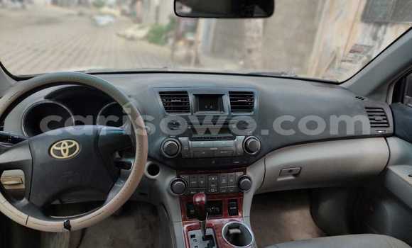 Sayi Na hannu Toyota Highlander Azurfa Mota in Cotonou a Benin Sayi Na hannu Toyota Highlander Azurfa Mota in Cotonou a Benin