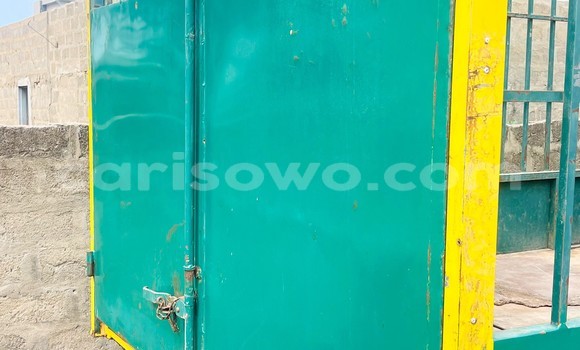 Sayi Na hannu Volkswagen Golf Sportsvan Black Mota in Cotonou a Benin Sayi Na hannu Volkswagen Golf Sportsvan Black Mota in Cotonou a Benin