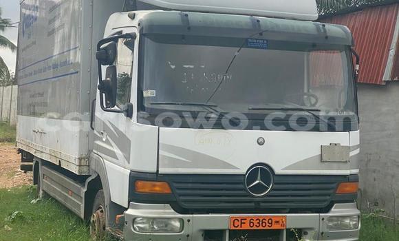 Acheter Occasion Utilitaire Mercedes‒Benz Atego Blanc à Cotonou, Benin
