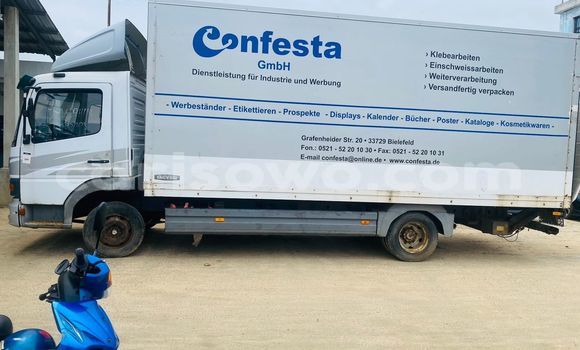 Ra Àlòkù Mercedes‒Benz Atego funfun Ọkọ̀ akẹ́rù ńlá in Cotonou ni Benin Ra Àlòkù Mercedes‒Benz Atego funfun Ọkọ̀ akẹ́rù ńlá in Cotonou ni Benin