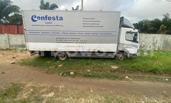 Ra Àlòkù Mercedes‒Benz Atego funfun Ọkọ̀ akẹ́rù ńlá in Cotonou ni Benin Ra Àlòkù Mercedes‒Benz Atego funfun Ọkọ̀ akẹ́rù ńlá in Cotonou ni Benin