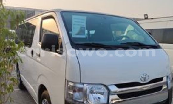 Acheter Occasion Voiture Toyota Hiace Blanc à Cotonou, Benin