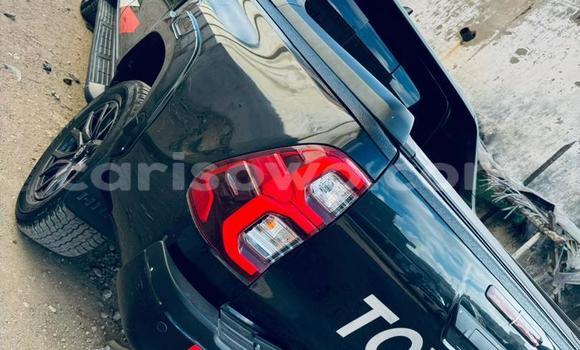 Sayi Na hannu Toyota Hilux Black Mota in Cotonou a Benin