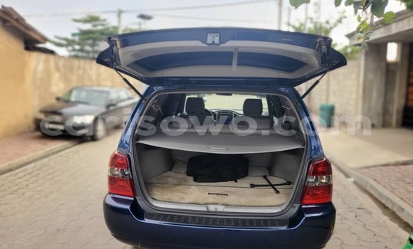 Sayi Na hannu Toyota Highlander Blue Mota in Cotonou a Benin Sayi Na hannu Toyota Highlander Blue Mota in Cotonou a Benin