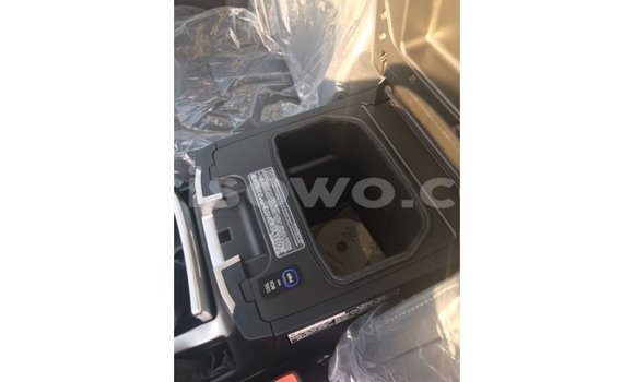 Acheter Import Voiture Toyota Land Cruiser Noir à Import - Dubai, Benin Acheter Import Voiture Toyota Land Cruiser Noir à Import - Dubai, Benin