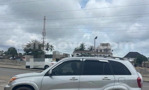 Sayi Na hannu Toyota RAV4 Azurfa Mota in Cotonou a Benin Sayi Na hannu Toyota RAV4 Azurfa Mota in Cotonou a Benin