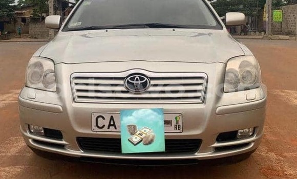 Sayi Na hannu Toyota Avensis Azurfa Mota in Cotonou a Benin