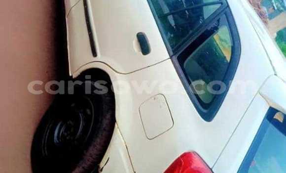 Acheter Occasion Voiture Mazda 323 Blanc à Cotonou, Benin Acheter Occasion Voiture Mazda 323 Blanc à Cotonou, Benin