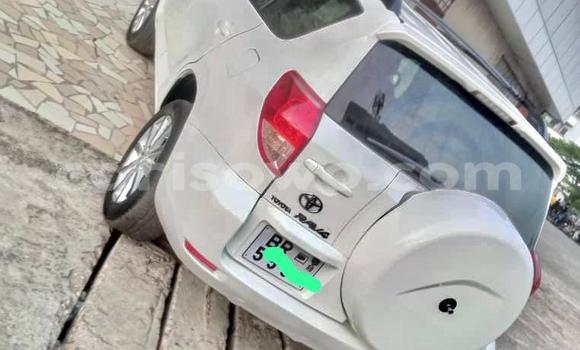 Ra Àlòkù Toyota RAV4 funfun Ọkọ̀ in Cotonou ni Benin Ra Àlòkù Toyota RAV4 funfun Ọkọ̀ in Cotonou ni Benin