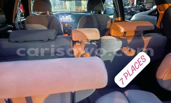 Ra Àlòkù Toyota RAV4 funfun Ọkọ̀ in Cotonou ni Benin Ra Àlòkù Toyota RAV4 funfun Ọkọ̀ in Cotonou ni Benin